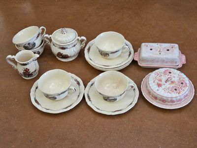 a table that has a bunch of cups and saucers on it