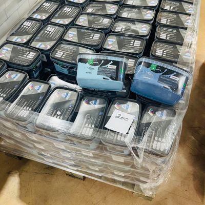 a lot of cell phones that are sitting on a table