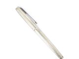 une image représentant un stylo sur fond blanc