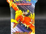 gros plan d'une boîte de cartes pokemon sur une table