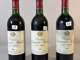 trois bouteilles de vin rouge sont alignées sur une table
