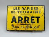 panneau de signalisation jaune et noir sur un mur blanc dans une pièce