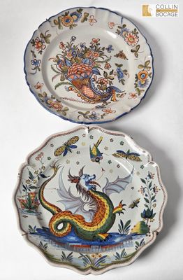 deux assiettes avec des motifs différents