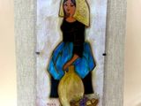 une image représentant un tableau d'une femme tenant un panier de fleurs