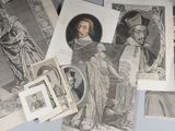 de nombreuses photos différentes d'une femme et d'un homme posées sur une table