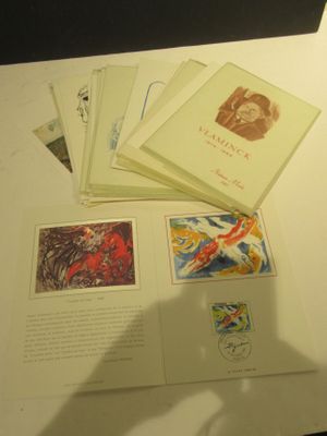 un grand nombre de livres posés sur une table