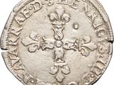 une vieille pièce d'argent ornée d'une croix
