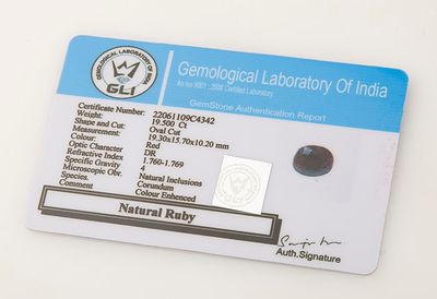 Un rubis. Pd: 19,5ct. Avec son certificat joint