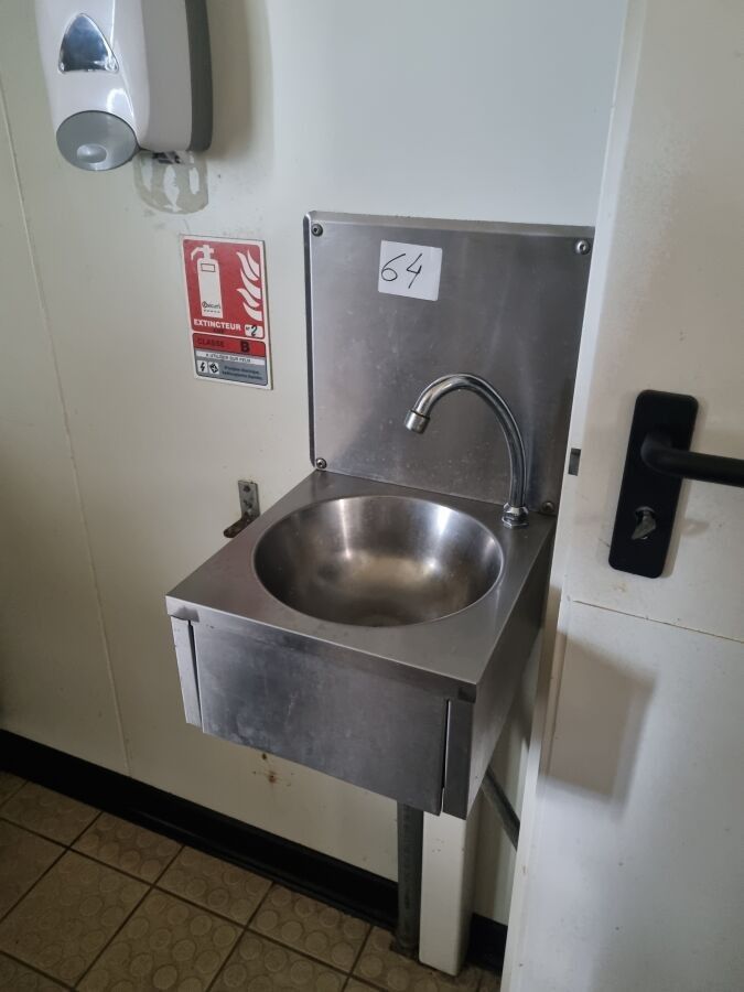 1 lave-mains commande au genoux en inox