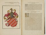 un livre ouvert sur lequel figure l'image d'un blason et un blason