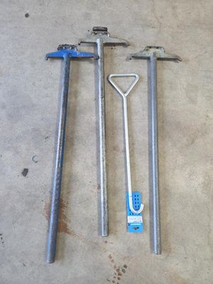 trois outils qui traînent par terre