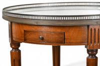 TABLE bouillotte en merisier, plateau rond en marbre ceint d… (photo 4)