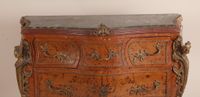 Commode sauteuse de forme galbée toutes faces, en bois de pl… (photo 4)