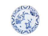 assiette bleue et blanche ornée d'oiseaux et de fleurs