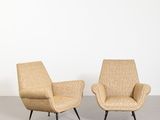 une paire de fauteuils de salon, dans le style des fauteuils de salon