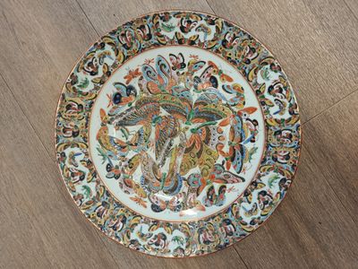 a plate that has a picture of a horse on it