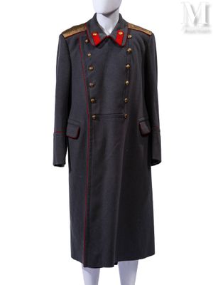 un manteau noir avec des bordures rouges et un nœud papillon sur un mannequin, mannequin, mannequin, mannequin, mannequin, mannequin, mannequin, mannequin, mannequin, mannequin, mannequin, mannequin, mannequin, mannequin, mannequin, mannequin, mannequin, mannequin, mannequin, mannequin, mannequin, mannequin, mannequin, mannequin, mannequin, mannequin, mannequin, mannequin, mannequin, mannequin, mannequin, mannequin, mannequin, mannequin, mannequin, mannequin, mannequin, mannequin, mannequin, mannequin, mannequin, mannequin, mannequin, mannequin,