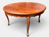 une image d'une table en bois sur fond blanc