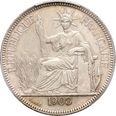 Gros plan sur une pièce de monnaie ornée d'une statue