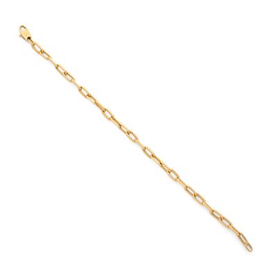 un bracelet en chaîne dorée avec un maillon ovale sur fond blanc