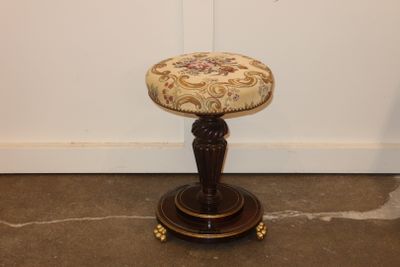 a small stool that is sitting on the floor