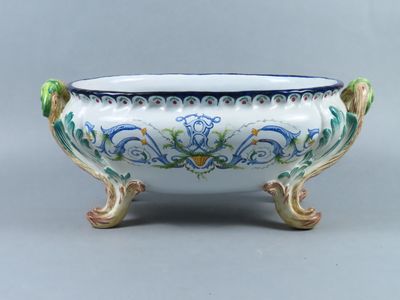 un bol blanc orné de motifs bleus et verts