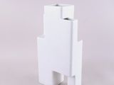 une image représentant un vase blanc sur fond blanc