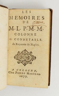 un livre ouvert sur lequel figure la photo d'un homme