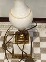Lampe en laiton et marbre blanc de forme balustre reposant s… (photo 3)
