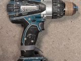 a drill that is laying on the ground