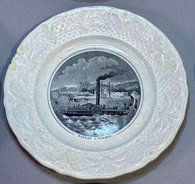 67. Réunion de 6 assiettes à dessert à décor de navires, Bor…