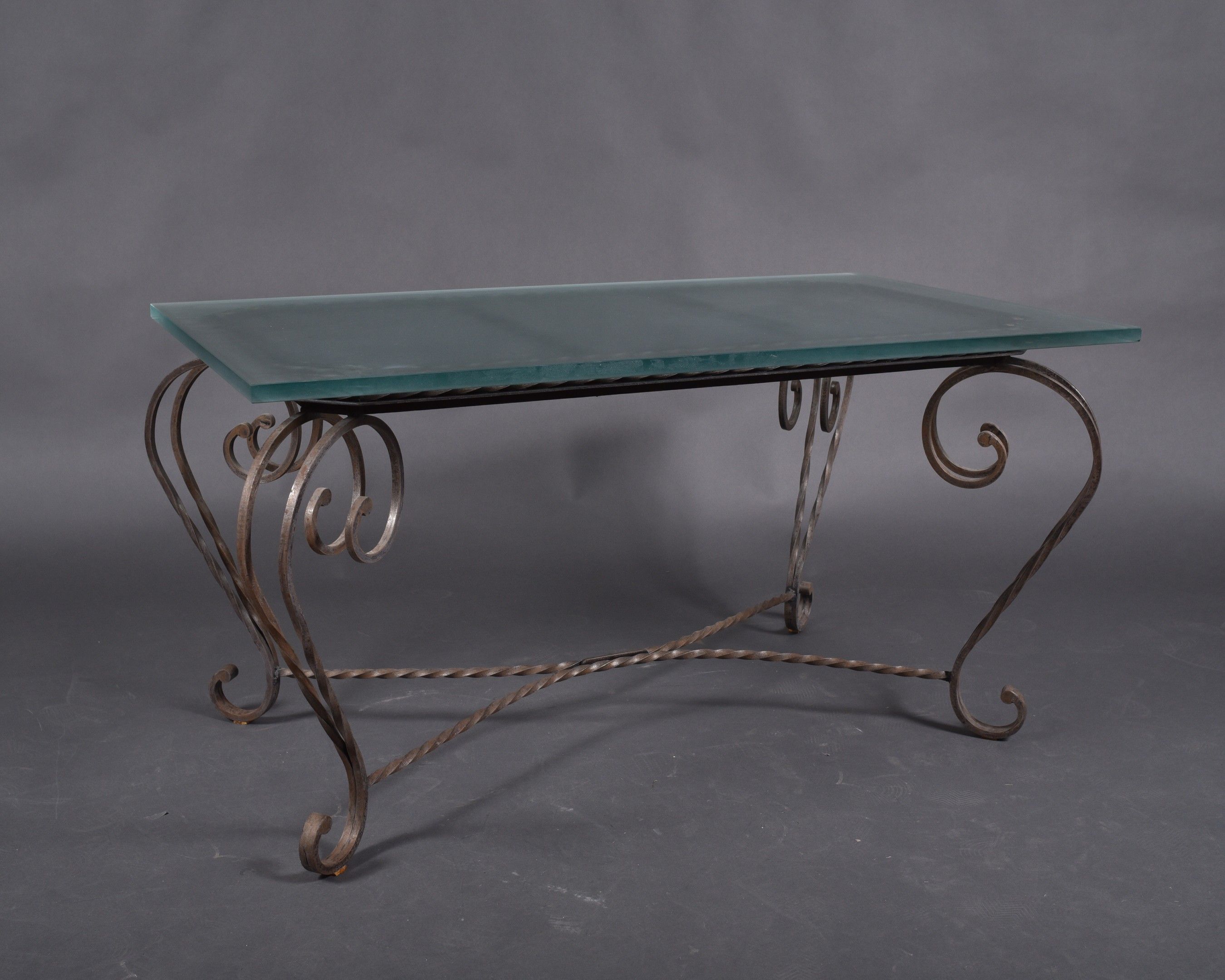 Table basse à piétement en fer forgé à structure torsadée re…