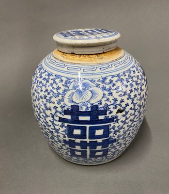 Pot à gingembre en porcelaine à décor bleu blanc.