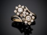 une bague ancienne à grappes de diamants
