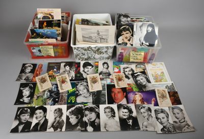 une sélection de photos et de cartes postales anciennes représentant des femmes et des hommes