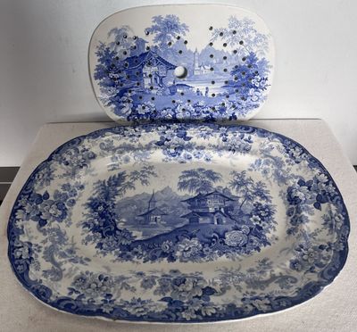 une assiette bleue et blanche ornée d'un motif bleu et blanc