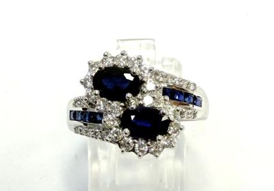 BAGUE Toi et Moi en or ornée de deux saphirs env. 1.5 ct ser…