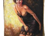 tableau représentant une femme en robe noire, le sourire aux lèvres