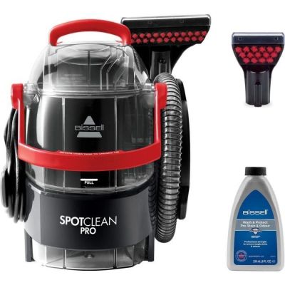 un aspirateur noir et rouge et une bouteille de produit nettoyant