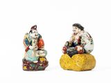 paire de figurines chinoises représentant un homme et une femme assis sur un rocher