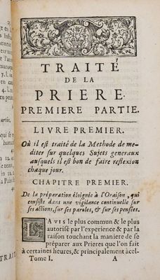 un livre ouvert sur lequel figure l'image en noir et blanc d'un oiseau
