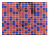 un gros plan sur la photo d'une personne avec un arrière-plan à carreaux roses et bleus