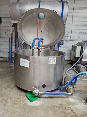 Cuve à lait (tank) ALFA-LAVAL inox 1200L avec trois thermopl…