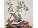 un tableau représentant deux oiseaux perchés sur une branche ornée de feuilles et de baies