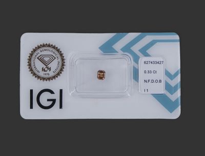 Diamant brun-orange foncé (0,33 ct) sur papier - Avec certif…