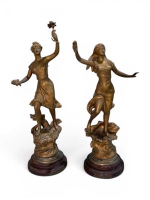 paire de figurines anciennes en bronze représentant une femme et un homme