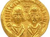 une pièce d'or sur laquelle figurent un homme et une femme
