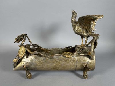 figurine en laiton représentant un oiseau posé sur une bûche, sur laquelle est perché un autre oiseau