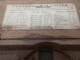 a wooden box with a sign on it that says vasserlus balancer