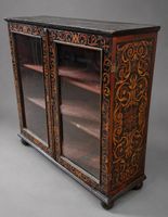 VITRINE en bois noirci marqueté de rinceaux fleuris en bois … (photo 3)